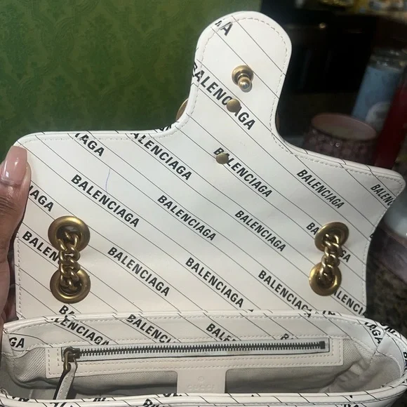 ❗️SOLD❗️Gucci White Quilted Shoulder Bag with Gold Double-G Hardware - Picture 6 of 8